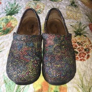 Nurse Mates fun mosaic clogs 7.5 EUC